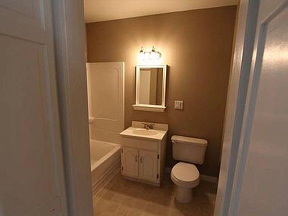 4th image of 97 Knight St APT 1