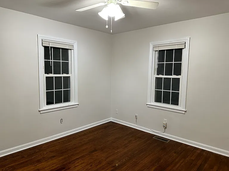 2624 Runway Ave — Photo 6