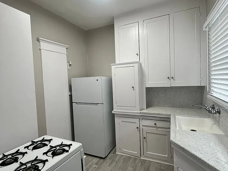 319 W 5th St Long Beach, Ca 90802 — Photo 10