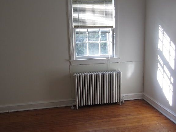 4th image of 308 Shirley St