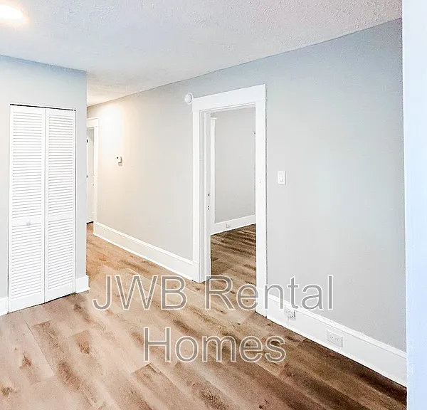 419 Broward St — Photo 11