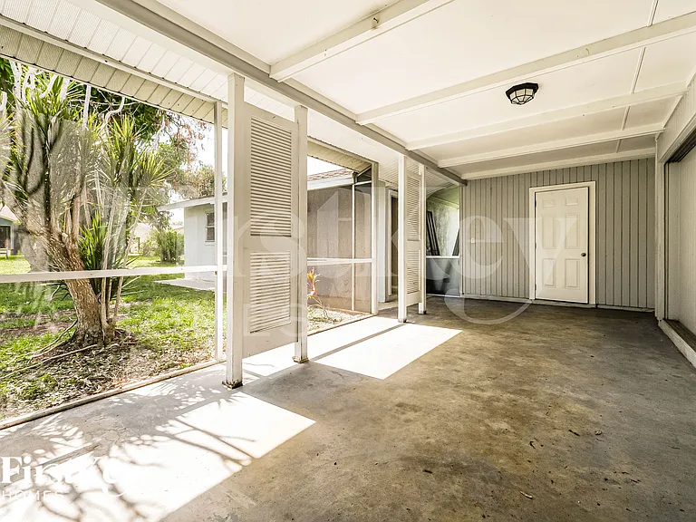 687 SW Heather St — Photo 16