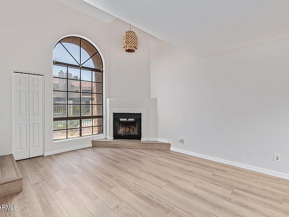 3rd image of 1025 E HIGHLAND Avenue #25