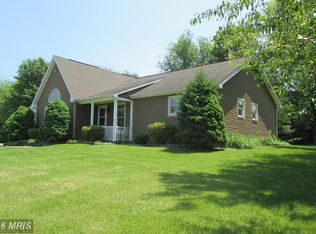 348 Dogwood Manor Dr, Shenandoah Junction, WV 25442