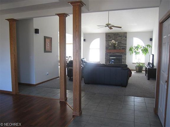 3rd image of 6815 Perennial Ln