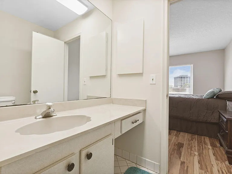 1638 Embassy Dr #410 — Photo 10