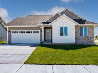 7614 Westfield Dr NE, Cedar Rapids, IA 52402