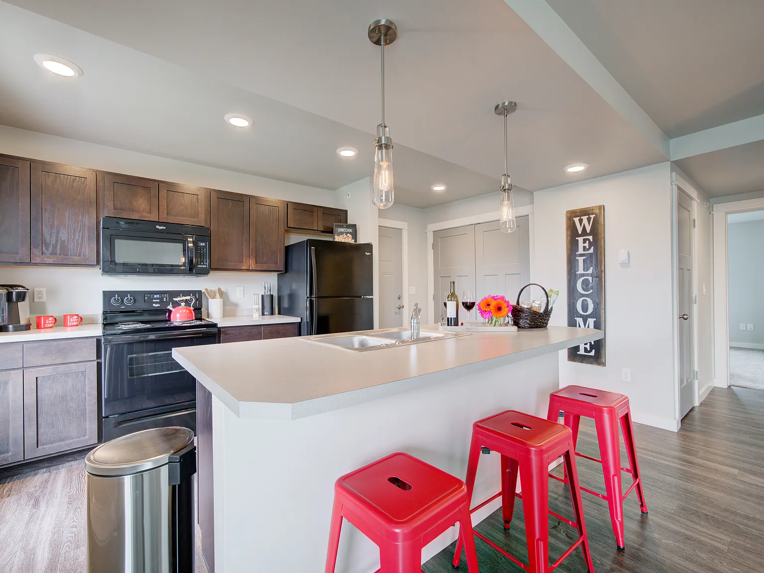 2 bed, 1037 sqft, $1,800 — Photo 3