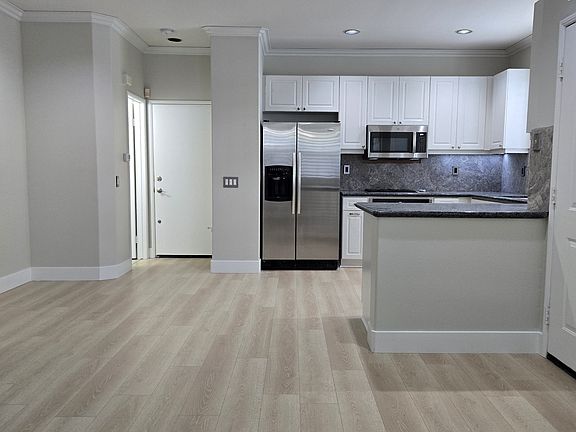4th image of 15 Woodcrest Ln