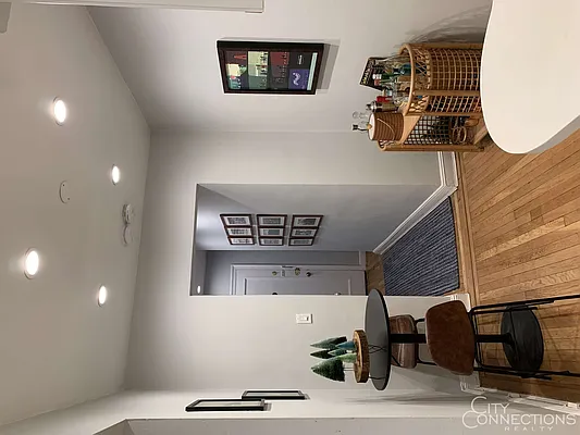 Rented by City Connections Realty | media 16