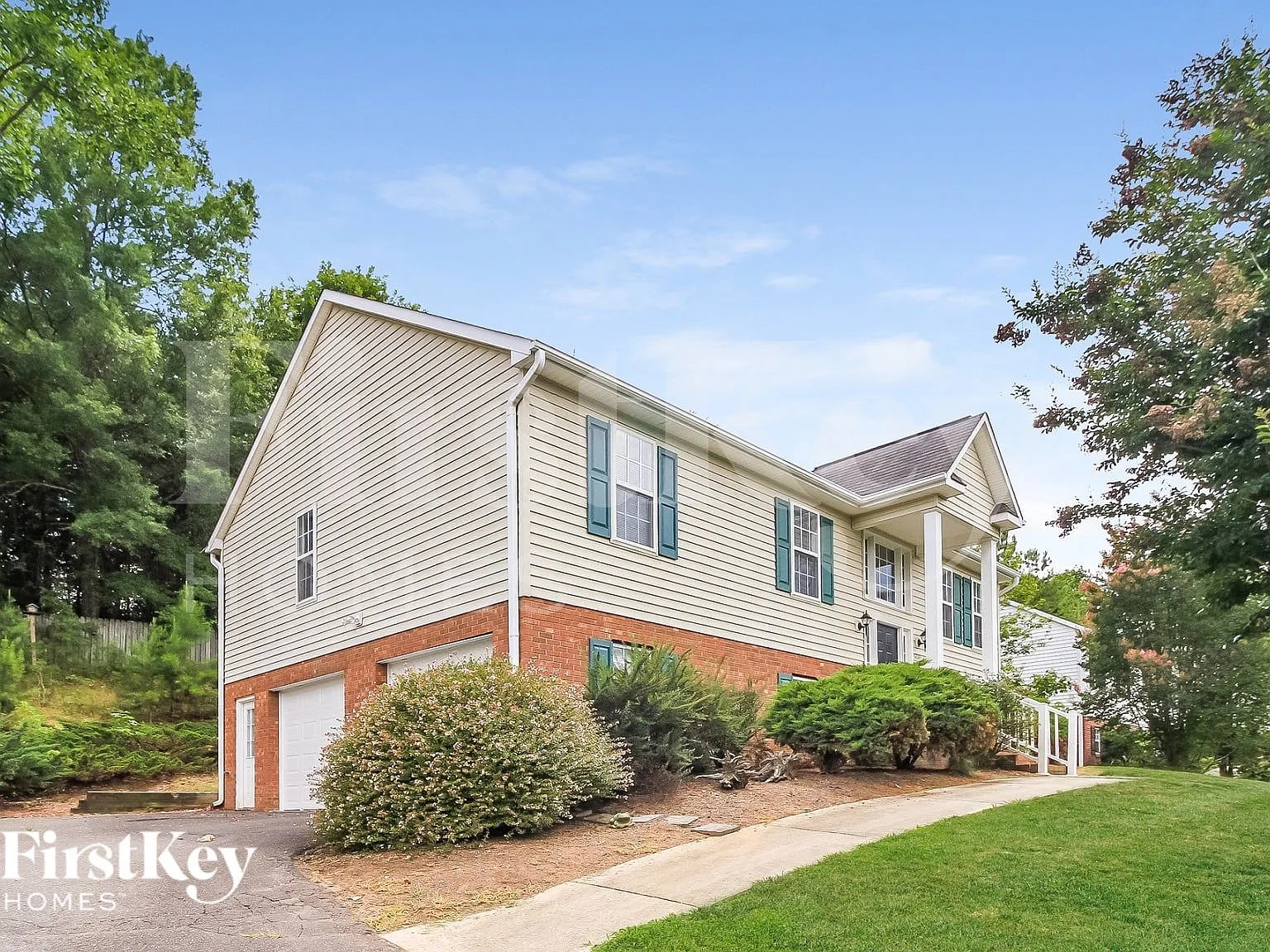 3 bed, 2.0 bath, 1613 sqft, $2,250 — Photo 1