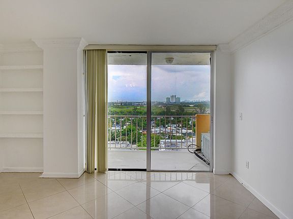 4th image of 2350 NE 135th St APT 1103