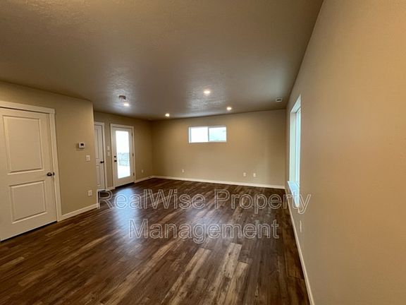 4th image of 661 NE Brookstone Dr
