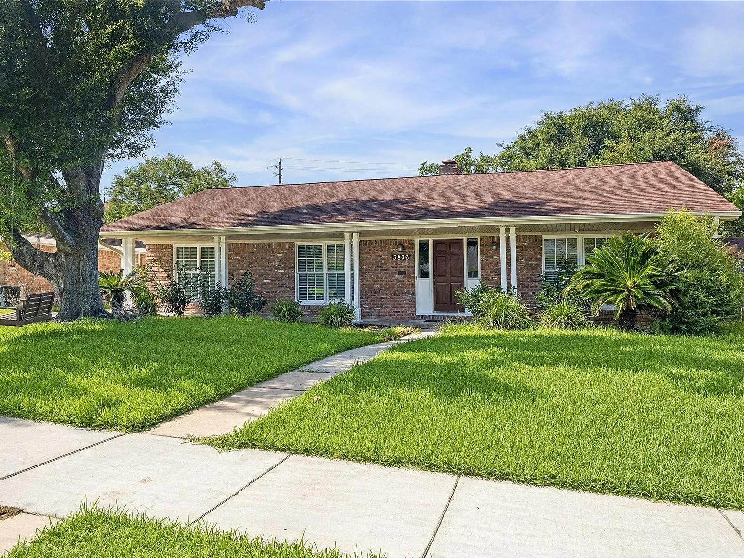 3 bed, 2.0 bath, 1935 sqft, $2,700 — Photo 3