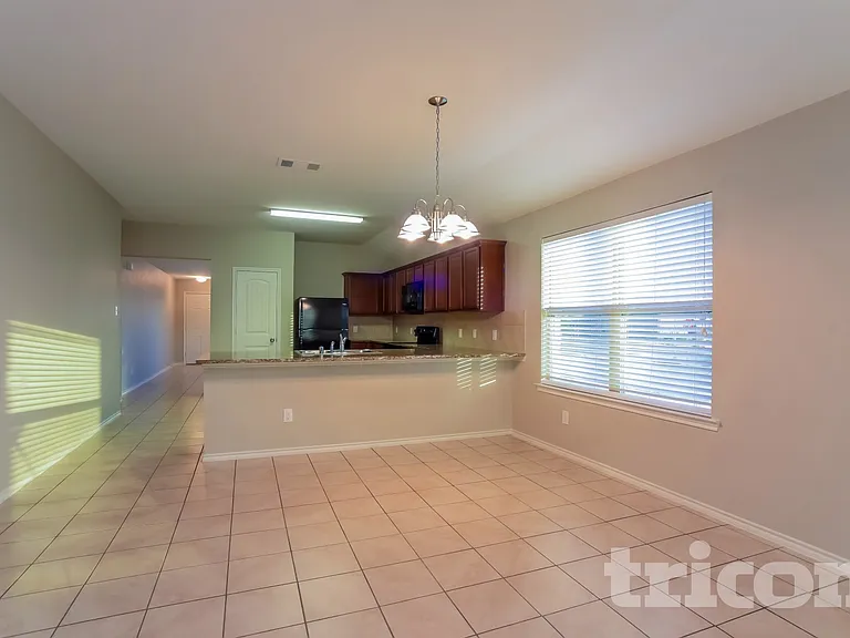 2511 Glen Hollow Dr — Photo 7