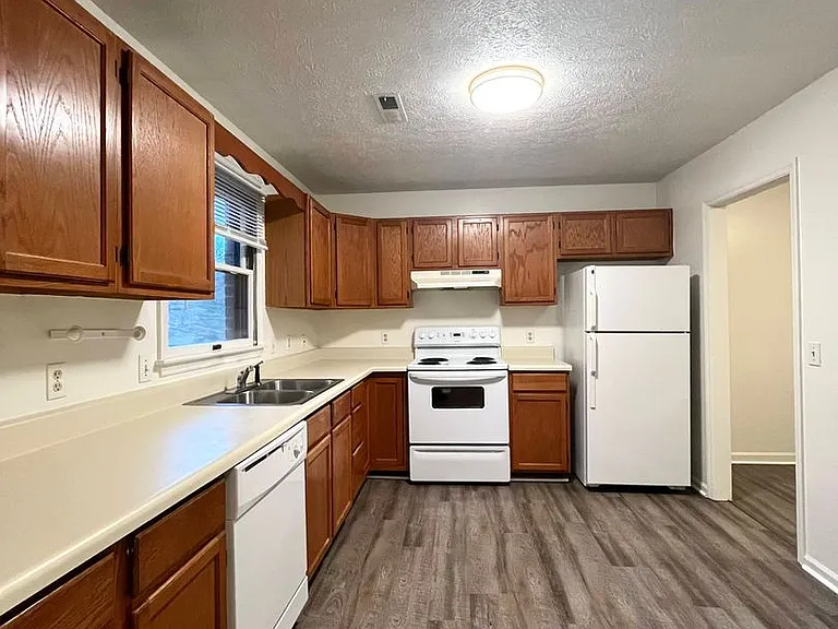 1477 Sandy Cir — Photo 7