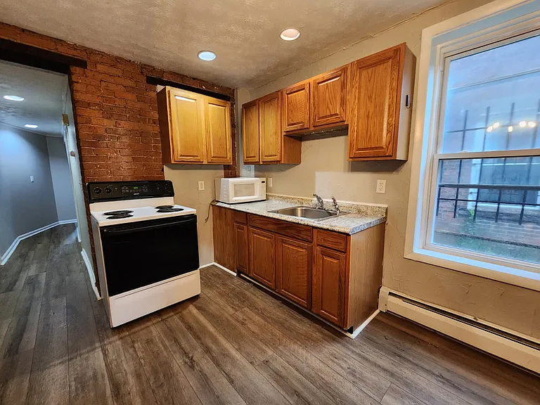 26 Lyon St #11 — Photo 6