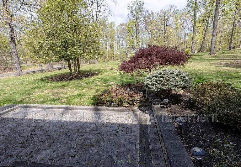 6197 Edwards Dr — Photo 38