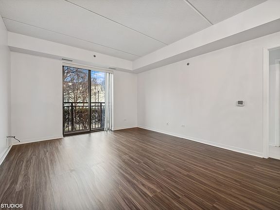 5th image of 2335 W Belle Plaine Ave APT 107