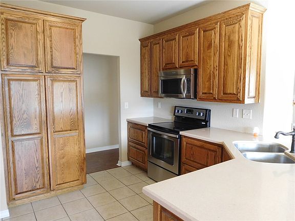5th image of 81 Buckingham Dr