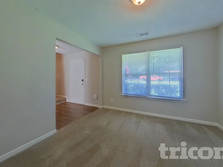 693 Grandview Cir — Photo 4