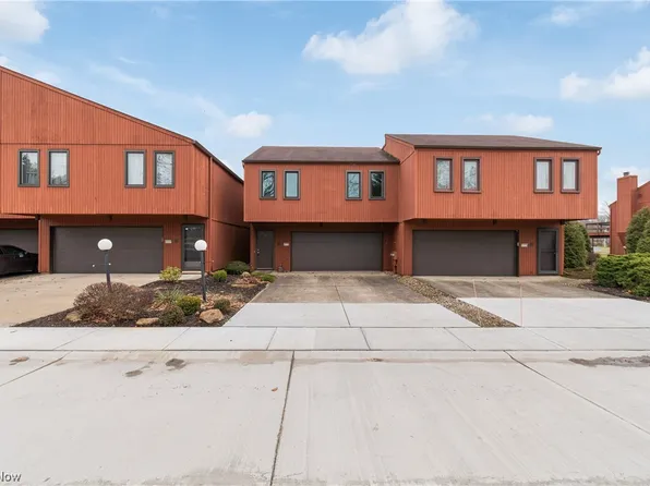 32773 Brookstone Ln, North Ridgeville, OH 44039