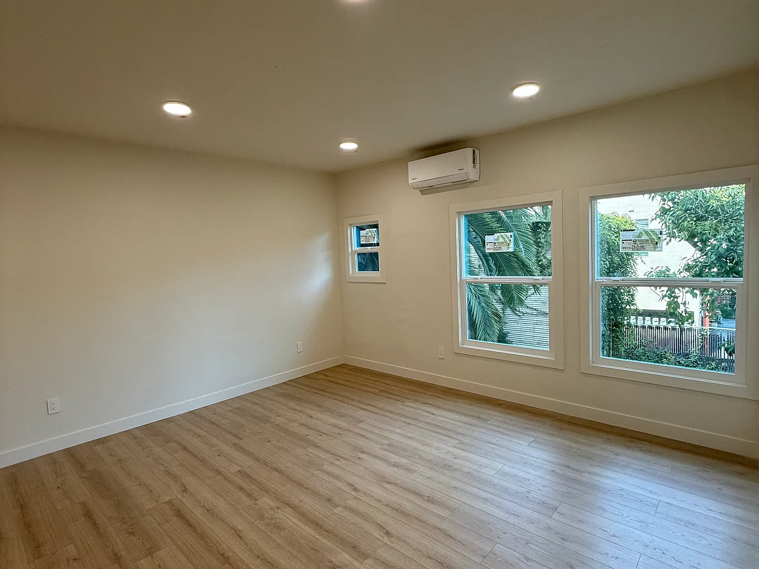 3 bed, 1100 sqft, $4,995 — Photo 3