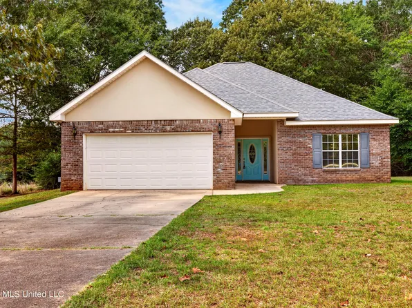 1914 Woodland Dr, Wiggins, MS 39577