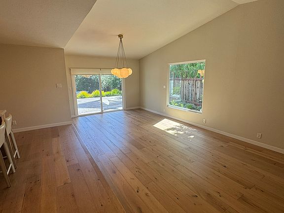 3rd image of 3368 Twin Oaks Dr
