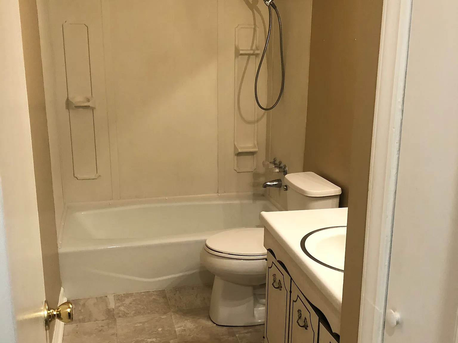 2 bed, 900 sqft, $1,000 — Photo 3