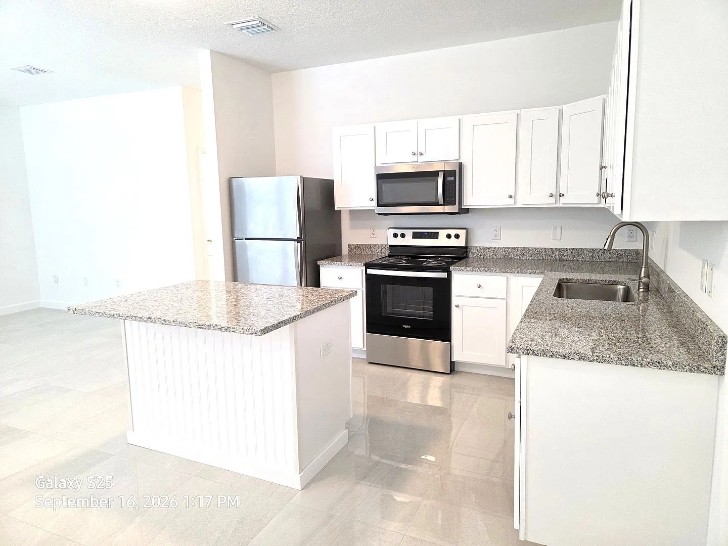 Beautiful Condo in Walkable Downtown Location — Photo 3