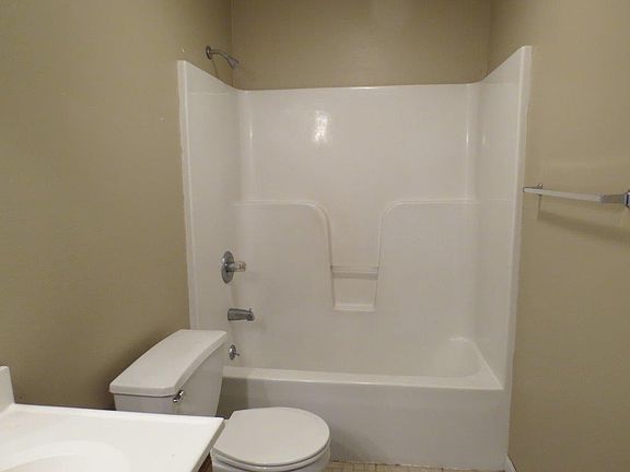 5th image of 37 Wilshire Dr
