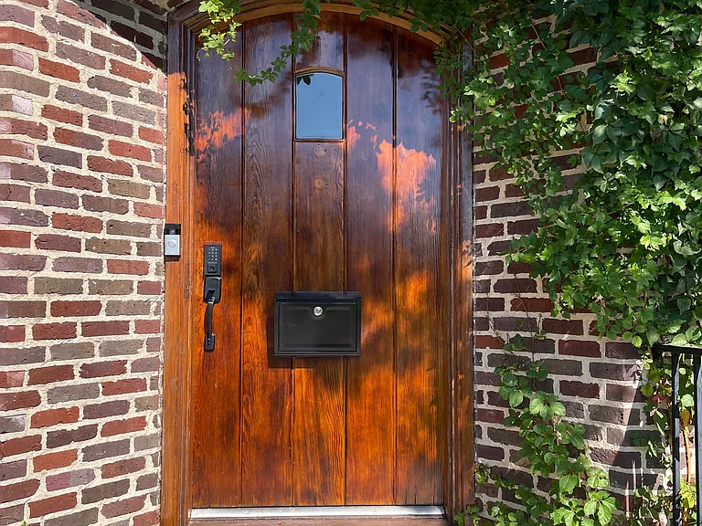 1305 N Queen St — Photo 8