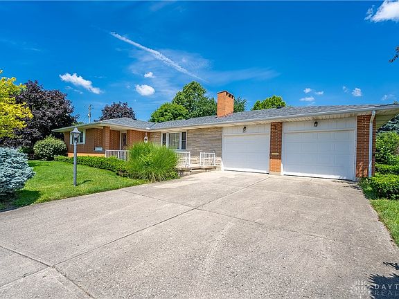 3rd image of 827 Lori Ct