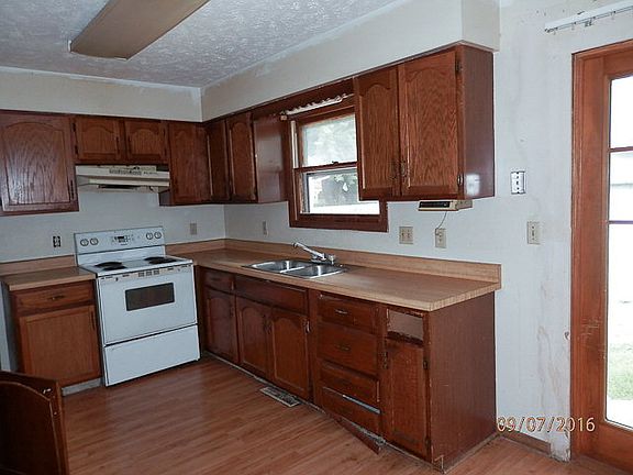 5th image of 420 Johnson Dr