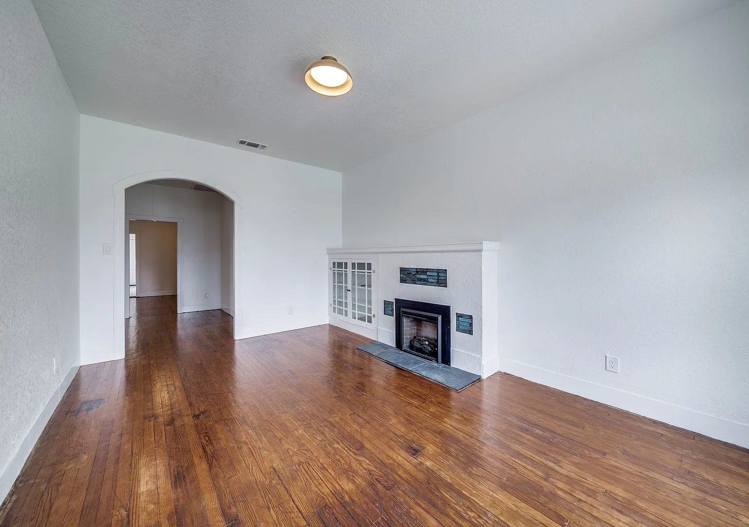 Renovated 3-Bedroom Duplex In Tobin Hill — Photo 2