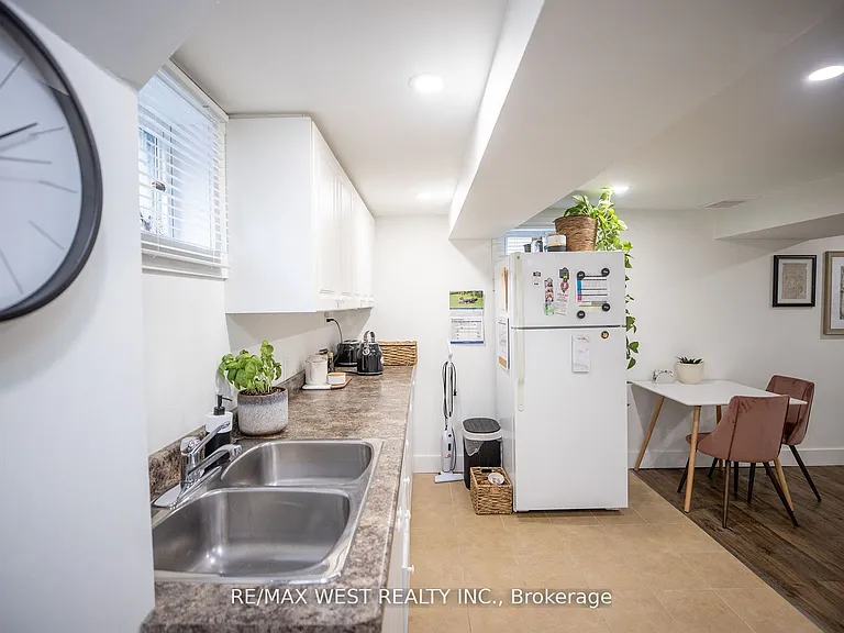 93 Peel St #2 — Photo 8