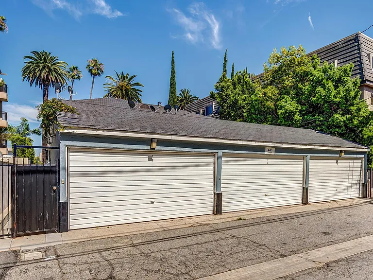 445 N Doheny Dr #F — Photo 14
