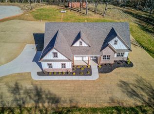 30 River Overlook Way, Jefferson, GA 30549
