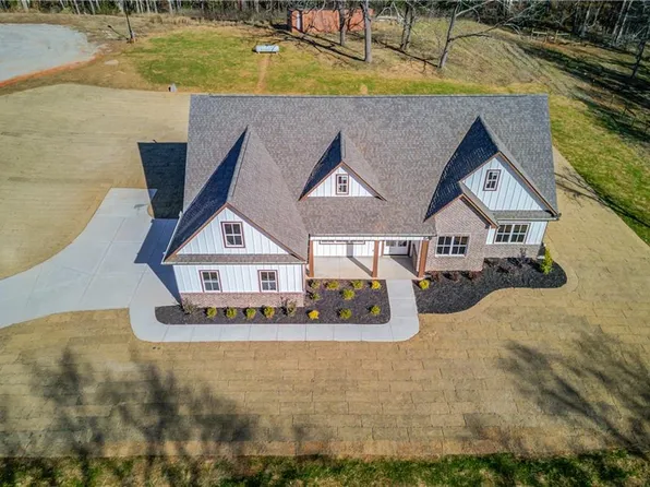 30 River Overlook Way, Jefferson, GA 30549