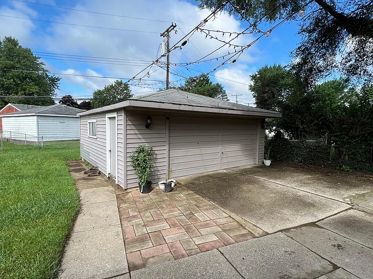 4832 Sidney St — Photo 18