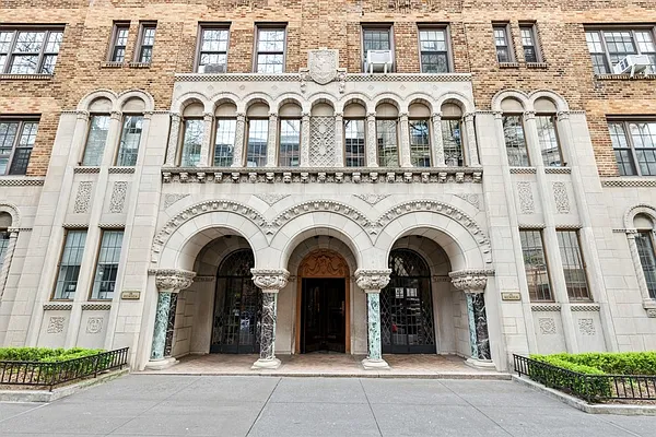 Sold by Compass | media 1