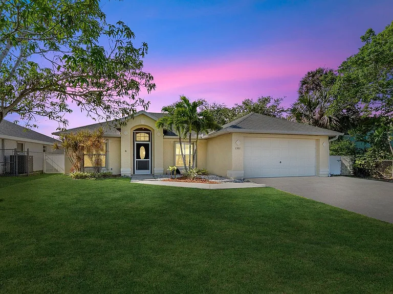 1301 Carlton Ct — Photo 1