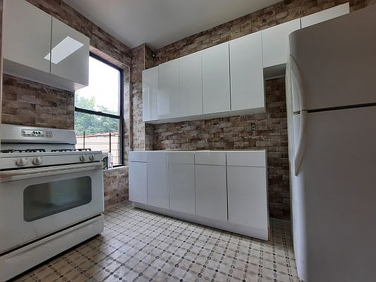 1st image of 27 Brevoort Pl #D