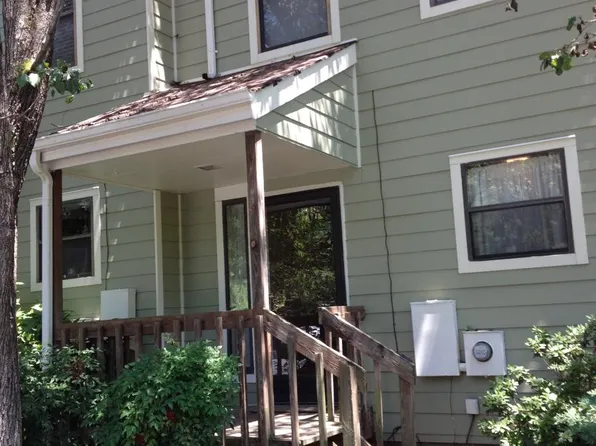 104 Beechwood Dr, Carrboro, NC 27510