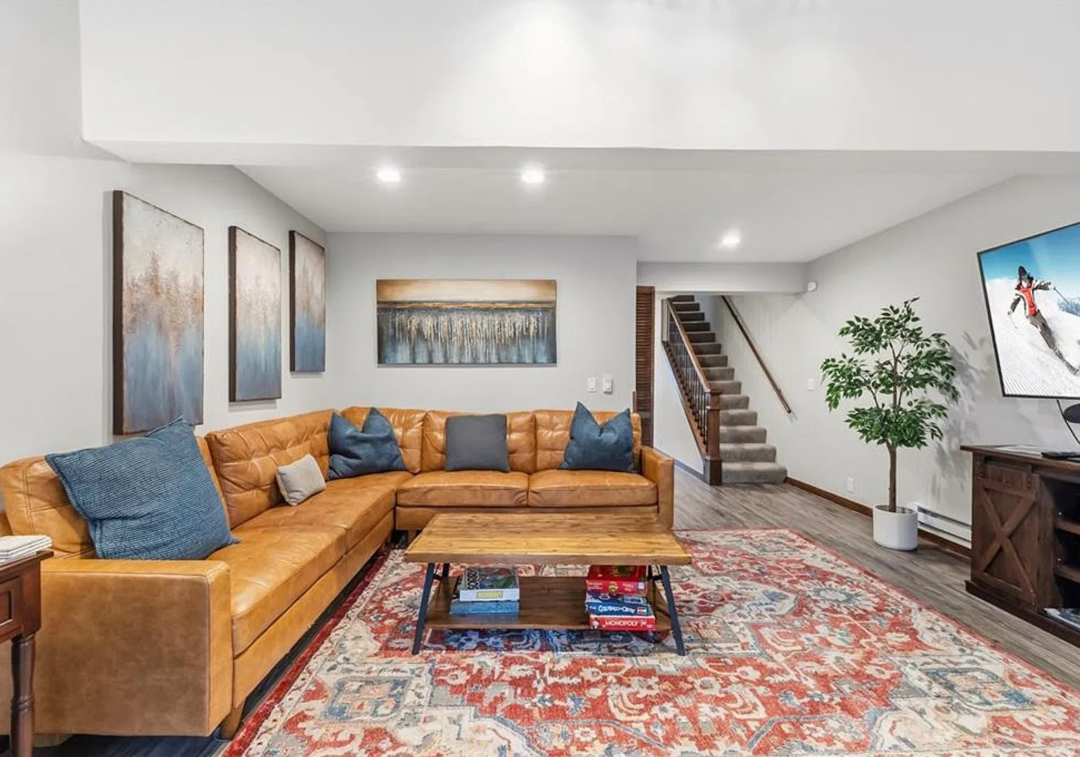 Updated townhome on Bus Route! Furnished! Year lease! — Photo 2