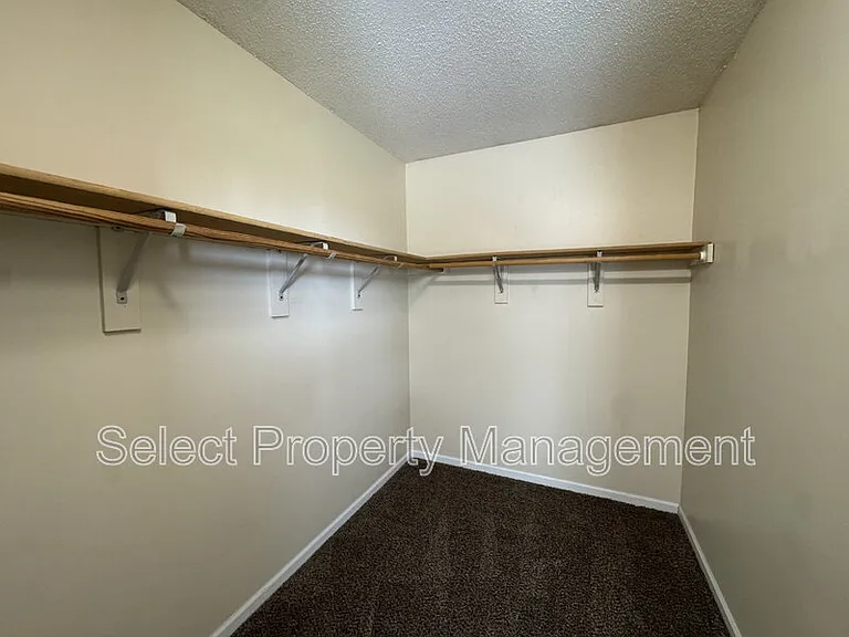 8422 Lionsgate Run — Photo 16
