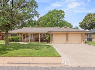 104 Beech Cir, Levelland, TX 79336