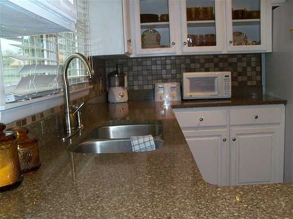 5th image of 102 Loyola Cir