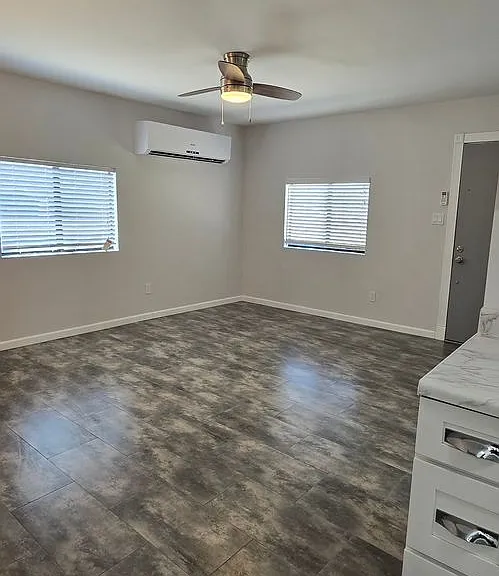 2041 Darby St #1-3 — Photo 2